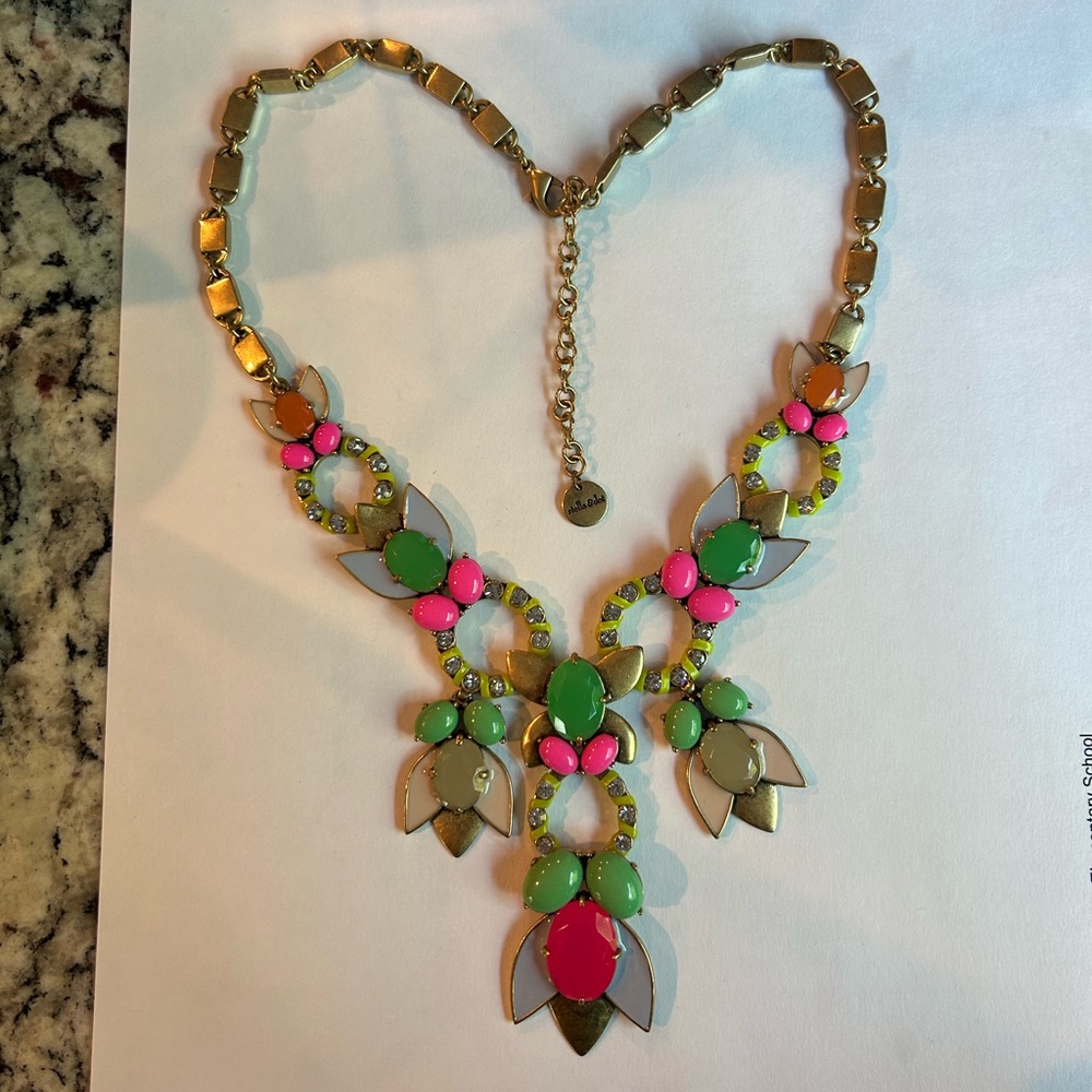 EUC Stella & Dot colorful, adjustable statement necklace, gold hardware